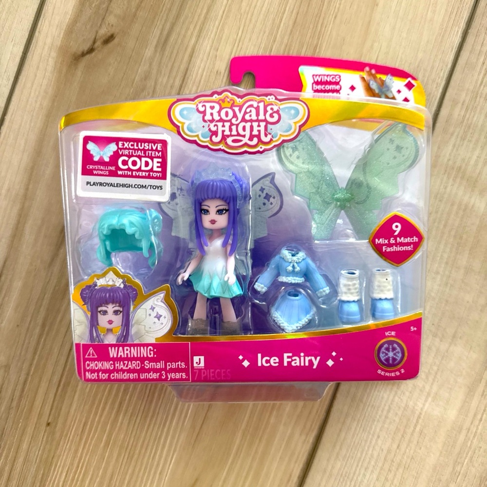 Roblox Royale High Series 2 Ice Doll (NEW WITH VIRTUAL ITEM CODE) & 9 Fashions